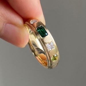 Alliance fantaisie diamants multi-formes pour hommes/ Bague trois pierres serti émeraude verte à ras de ras du sol/ Alliance en or massif 14 carats/ Alliance large élégante pour femme