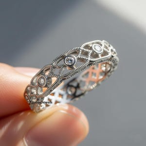 Filigree Art Deco Wedding Gold Band/ Round Cut Moissanite Engagement Band/ 14K Gold Milgrain Bezel Set Dainty Ring/ Antique Style Her Ring