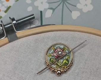 Pearl Flower Needle Minder, Blue & Gold Magnetic Needle Holder