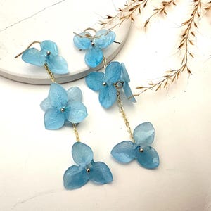 Handmade Real Hydrangea Drop Earrings/dried hydrangea earrings/flower dangle earrings/real flower earrings/botanical jewelry/cute earrings
