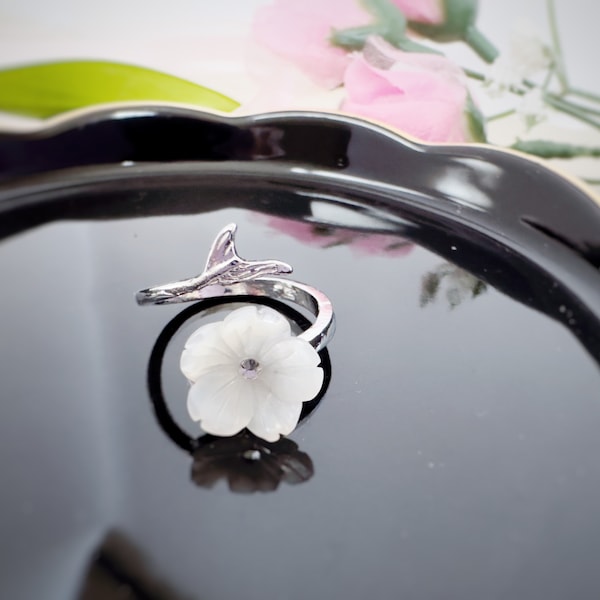 Adjustable Real Mother of Pearl Ring/Handmade Fish Tail Flower Ring/White Flower Ring/Minimalist Ring/Cute Gift for Girls