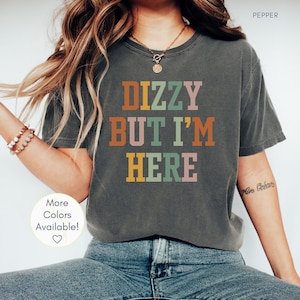 Camiseta "Mareado pero estoy aquí", camiseta sobre el síndrome de Pots, camiseta sobre disautonomía, camiseta sobre la cuchara, regalo para discapacidad oculta, camiseta para concientizar sobre enfermedades crónicas