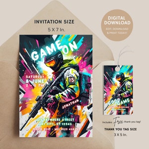 Puede incluir: Una invitaci&oacute;n colorida para una fiesta de videojuegos con un jugador sosteniendo un arma. La invitaci&oacute;n dice "Game On" e incluye la fecha, la hora y la ubicaci&oacute;n de la fiesta. Tambi&eacute;n incluye una etiqueta de agradecimiento gratuita con el texto "Good Game" y el nombre del jugador.