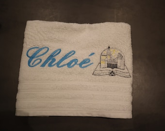 Grande serviette de bain brodée à personnaliser avec le prénom ou surnom de votre choix.