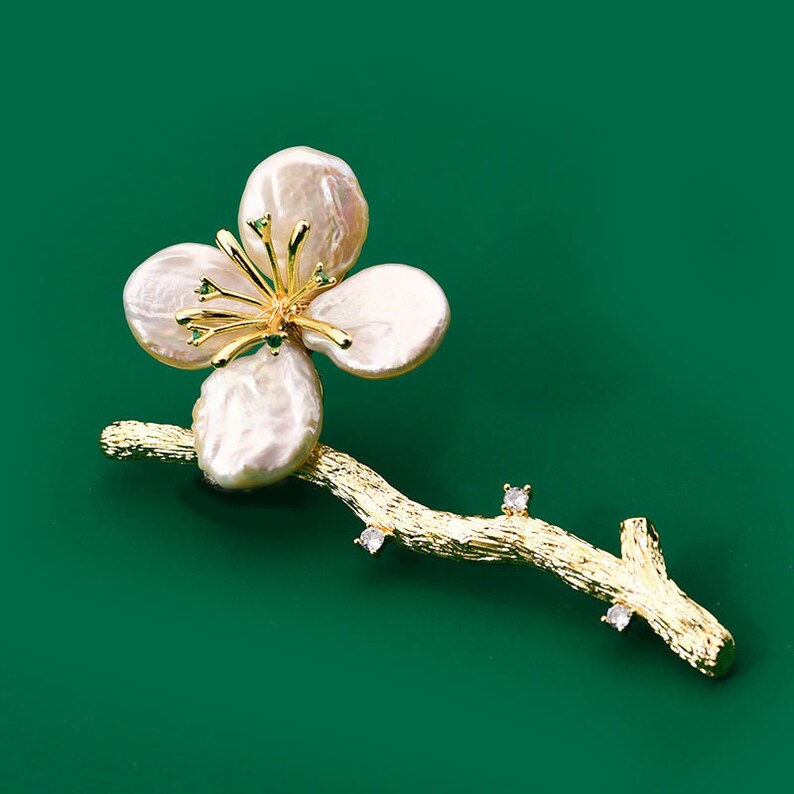 Pearl Flower Brooch,Vintage Women Brooch, Dainty Jewelry Gift for Her image 2