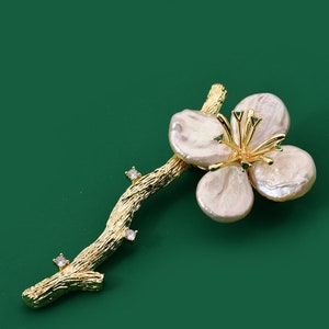Pearl Flower Brooch,Vintage Women Brooch, Dainty Jewelry Gift for Her image 3