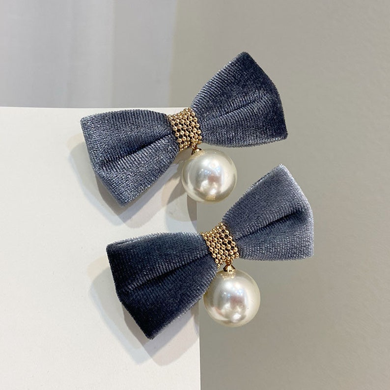 One Pair Velvet Bow Hair Clip with Big Pearl,Sweet Girl Hair Duck Clip for Adults and Children image 4