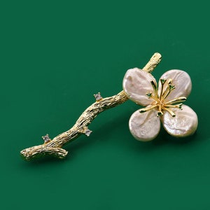 Pearl Flower Brooch,Vintage Women Brooch, Dainty Jewelry Gift for Her image 1