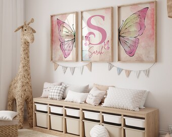 Nombre personalizado rosa mariposa vivero impresión digital, conjunto de 3 decoración de vivero de mariposa rosa, acuarela mariposa babygirl habitación arte de la pared