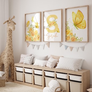Decorazione murale con farfalla e fiore giallo personalizzabile con nome - Decorazione luminosa e allegra per la cameretta dei bambini, download digitale perfetto per i più piccoli