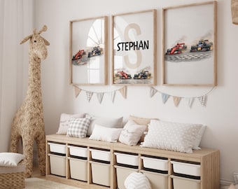 Art mural de course de Formule 1 personnalisé • Impressions de chambre d'enfant de voitures de course F1 • Décoration de chambre de garçon 3 pièces • Nom personnalisé Art de sport automobile