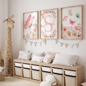Conjunto personalizado de arte de pared de mariposas y flores para la habitación de la niña / decoración de la guardería del nombre personalizado, descarga digital imprimible / decoración de la habitación de la niña