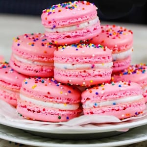Macarons de pastel gourmet: un elegante regalo con sabor a pastel