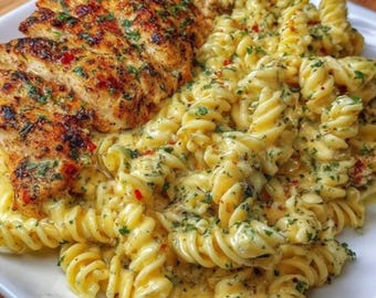 Receta de pasta cremosa con pollo, ajo y parmesano (descarga digital)