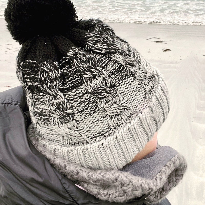 Cozy Fleece Lined Bobble Hat - Striped Pom Pom Beanie For Men, Women & Kids (One Size)