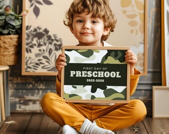 Letrero de camuflaje para el primer día de clases: accesorio fotográfico imprimible del ejército (PDF)