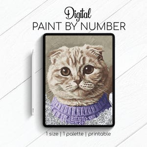 以下が含まれることがあります： デジタルペイントバイナンバーの画像で、紫色のセーターを着た猫が描かれています。画像はタブレットの画面に表示されており、画像の上部には「Digital Paint By Number」というテキストが表示されています。