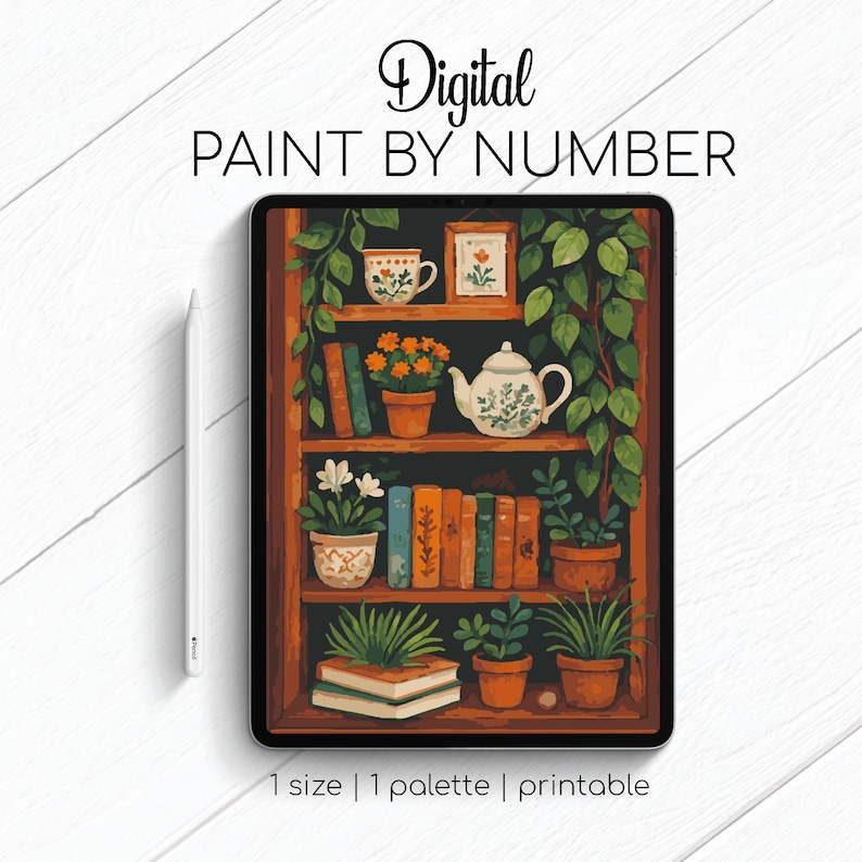 Puede incluir: Imagen digital de pintar por n&uacute;meros en una tableta. La obra de arte representa una estanter&iacute;a con libros, plantas y una tetera. El texto "Digital Paint By Number" est&aacute; en la parte superior. El texto inferior dice "1 size | 1 palette | printable". Un l&aacute;piz &oacute;ptico blanco est&aacute; a la izquierda.