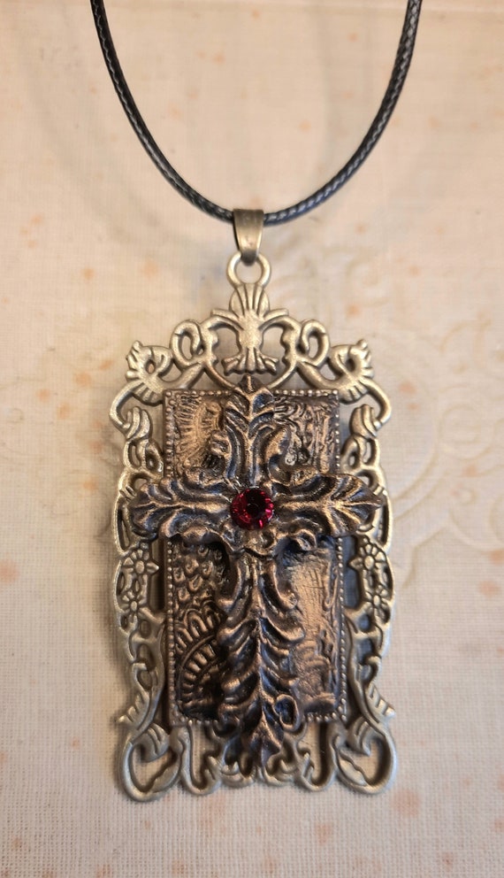 Ma croix autour du cou France