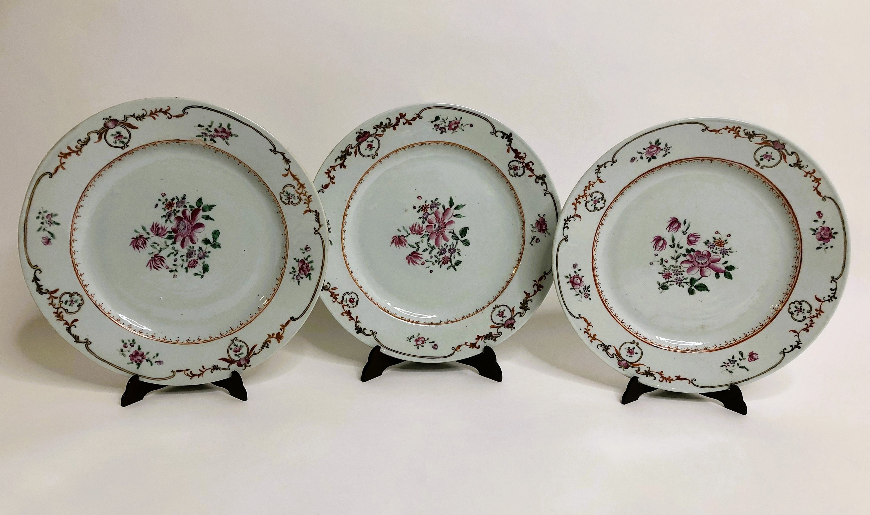 2 Assiettes Porcelaine De Chine XVIIIe – Compagnie Des Indes – Famille Rose Ou Verte – Occasion