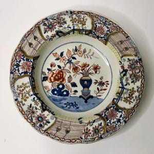 Georgian Mason&#39;s Patent Ironstone Deep Dish, &#39;Vase And Rock&#39;/&#39;Peking Vase&#39;, Chinoiserie, Hand Decorated, (1813-1820), W: 25,5 Cm