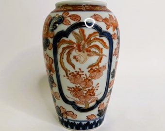 19世紀中国製 伊万里焼 蓋付き花瓶：コバルトブルーと赤錆色の花模様