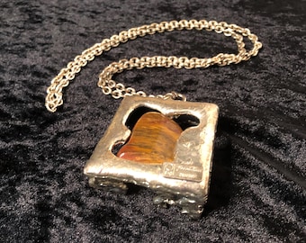 Collar vintage brutalista de Jacob Hull, metal plateado con ojo de tigre, siglo XX, cadena larga, ancho: 5,5 cm/2,16"