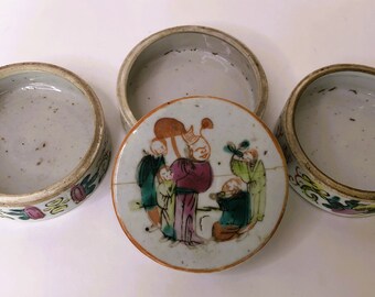 Boîte En Porcelaine De Chine XIXe Siècle – Décor Femme & Fleurs – Occasion Avec Petits Chocs