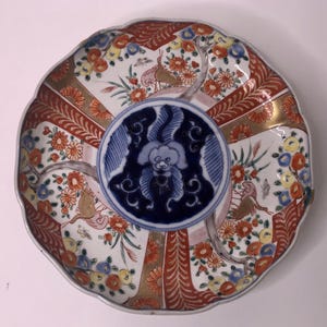 Japanese Imari Porcelain Plate, Foo Lion, Cranes, Flowers, Good Quality, Edo/Meiji Period, 19th Century, W: 21,5 Cm