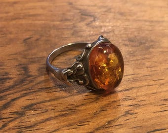Anillo de ámbar cabujón, plata de ley, marca del diseñador, talla: UE 54/EE. UU. 7, estilo Art Nouveau, decoración floral