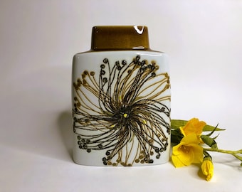 Lovely Royal Copenhagen Vase, Ceramic Faience, Baca Design By Ellen Malmer, 1965-1988, H: 19 Cm