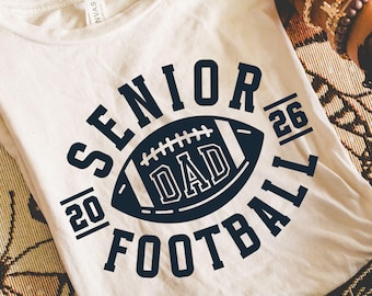 Senior Football Dad 2026 svg, Png Dxf Eps, Fußball-Vater, Varsity Abschluss-Schnitt-Datei, Klasse von 2026, Silhouette Cameo, Cricut, Abschluss