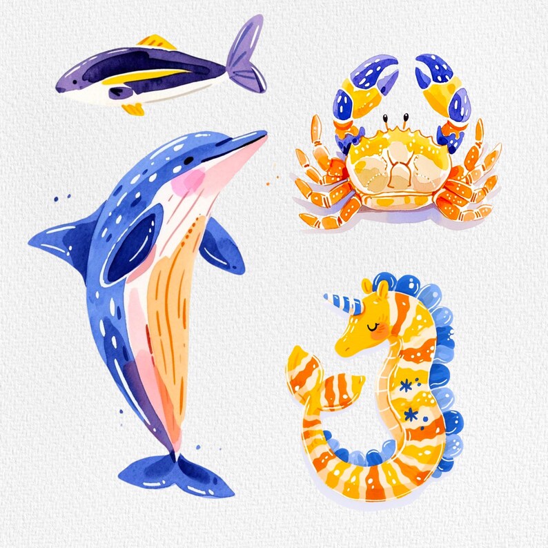 Pu&ograve; includere: Un'illustrazione ad acquerello di quattro creature marine: un delfino blu e rosa, un granchio giallo e blu, un cavalluccio marino giallo e blu e un pesce blu e bianco.