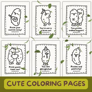 K&ouml;nnte beinhalten: Sechs Schwarzwei&szlig;-Malvorlagen mit niedlichen Gurkenillustrationen und Wortspielen. Die Seiten enthalten S&auml;tze wie "Pickle your worries away!" und "You are dill-lightful!"