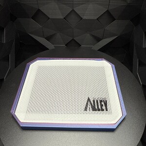 Concentrates tray with silicone mat