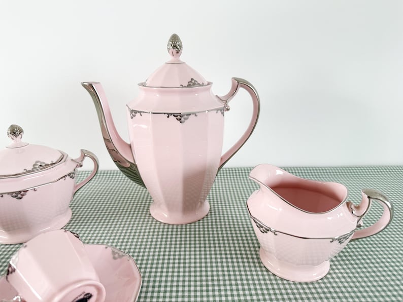 Komplett art déco-kaffeservis i puderrosa porslin och silver, Haas & Czjzek, Schlaggenwald, cirka 1930 bild 7