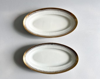 Paire de raviers en porcelaine blanche et dorée , milieu 20ème,