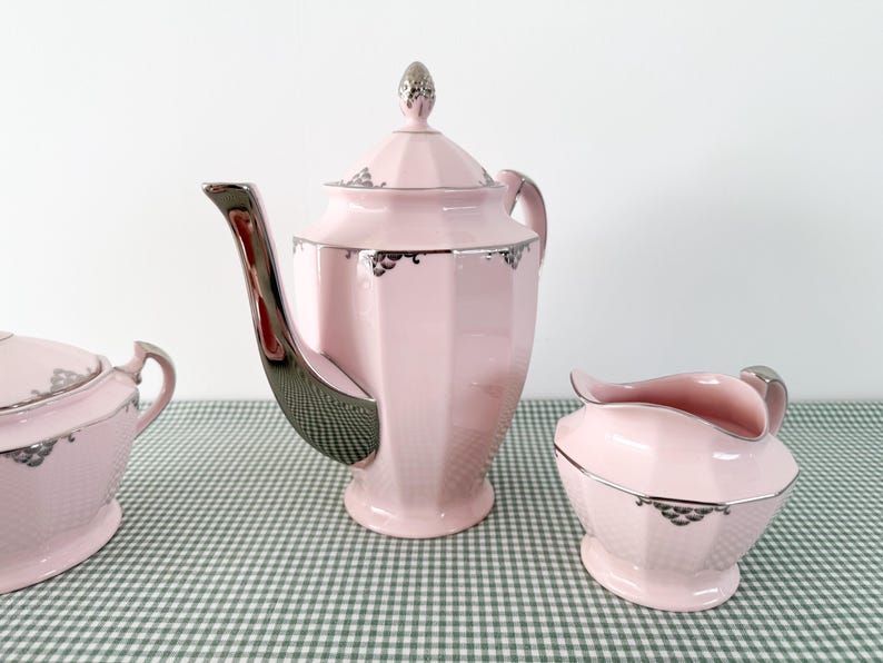 Komplett art déco-kaffeservis i puderrosa porslin och silver, Haas & Czjzek, Schlaggenwald, cirka 1930 bild 4