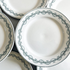 8 flat ironware plates, Austerlitz model, Gien, early 20th century