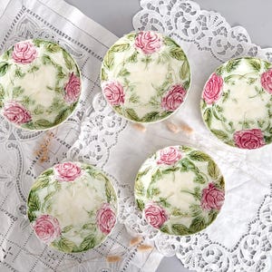 Piatto in maiolica, "Le rose di Onnaing", decorazione murale in maiolica, circa 1900