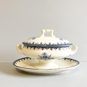 Covered ironstone sauceboat, Rouen model, Clairefontaine, early 20th century