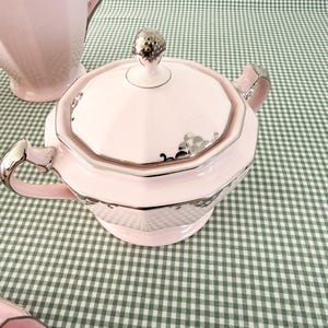 Komplett art déco-kaffeservis i puderrosa porslin och silver, Haas & Czjzek, Schlaggenwald, cirka 1930 bild 8