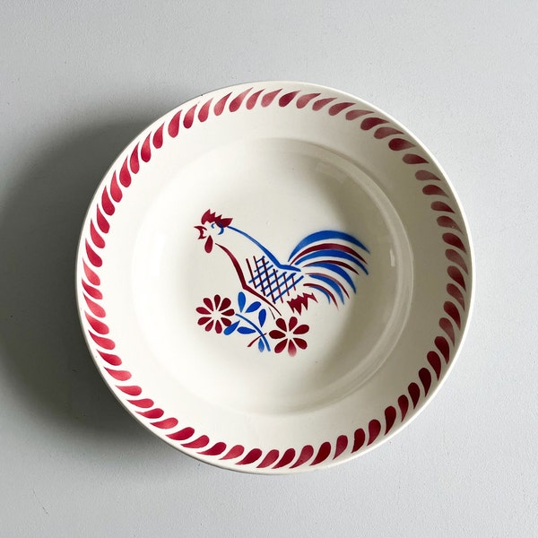 Céranord hollow round dish decorated with a rooster, Moulin des Loups, early 20th century