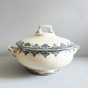 Ironware soup tureen, Bordeaux model, Boulenger Choisy le Roi, early 20th century