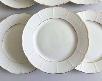 6 assiettes plates en porcelaine blanche et dorée , Thun Tchécoslovaquie  , milieu 20ème