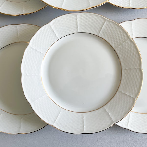 6 assiettes plates en porcelaine blanche et dorée , Thun Tchécoslovaquie  , milieu 20ème