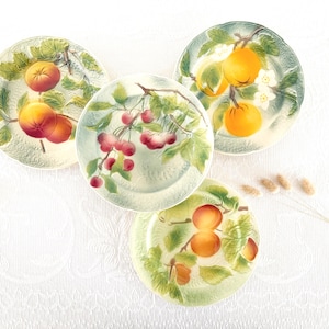 Barbotine dessertbord, majolica bord, wanddecoratie, Saint Clément, circa 1950