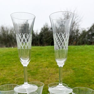 8 flûtes à champagne , milieu 20ème