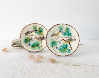 Assiette en barbotine à décor d'oiseaux , raisins et feuilles de vigne , Sarreguemines , Majolica wall decoration plate , circa 1900'