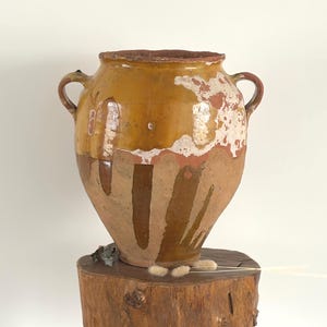 Pote de conservas muito grande - Altura: 34,5 cm - Jarro ou jarra de barro vidrado em amarelo ocre, decoração de cozinha rústica, por volta de 1890.